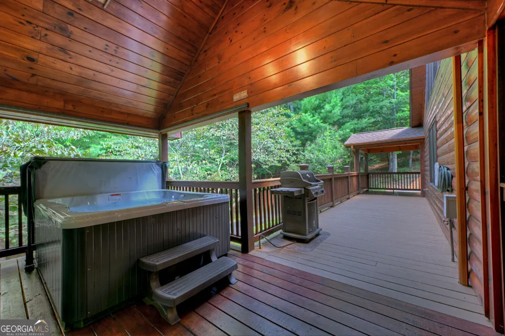 2975 Mountain Tops RD Blue Ridge, GA 30513