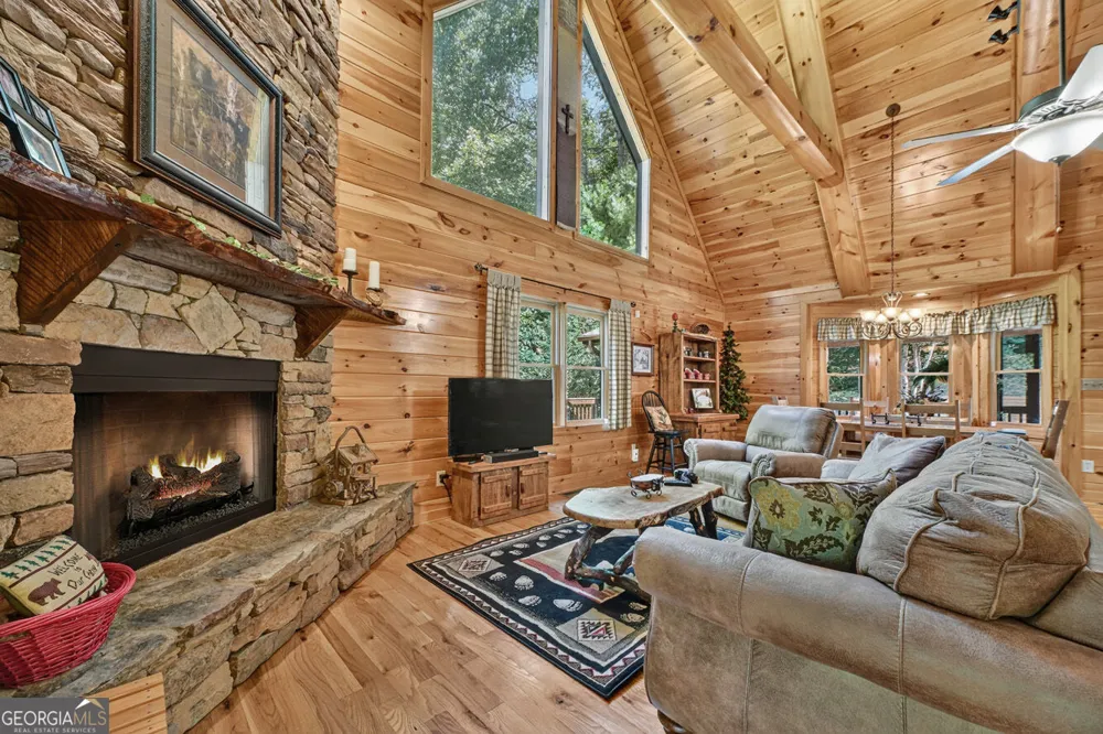 2975 Mountain Tops RD Blue Ridge, GA 30513