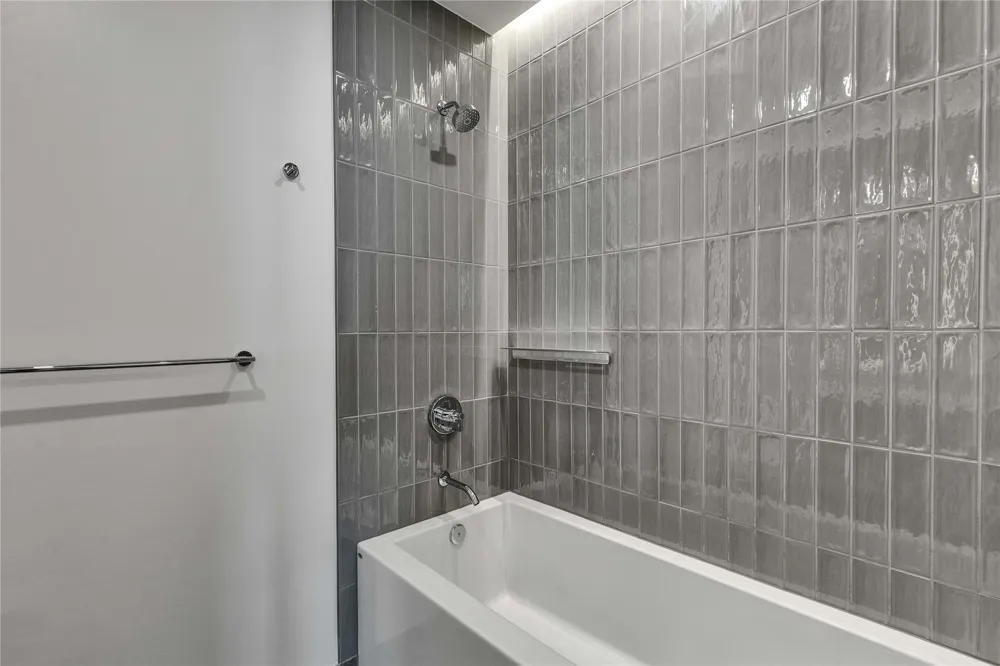 610 Davis Street #2205 Austin, TX 78701