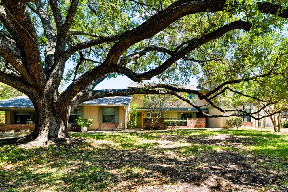 911 W Village Lane Austin, TX 78758