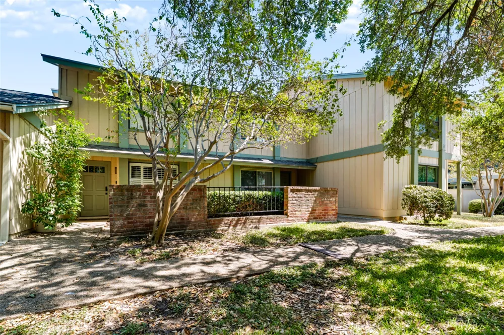 911 W Village Lane Austin, TX 78758