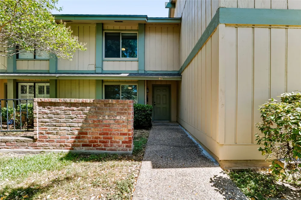 911 W Village Lane Austin, TX 78758