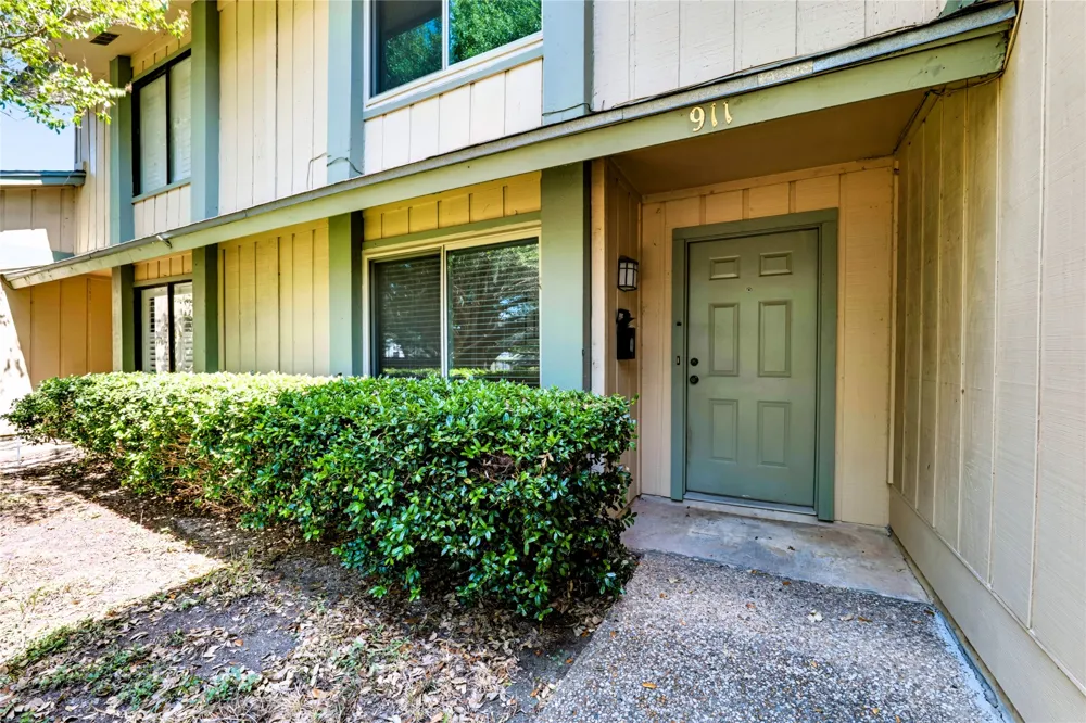 911 W Village Lane Austin, TX 78758