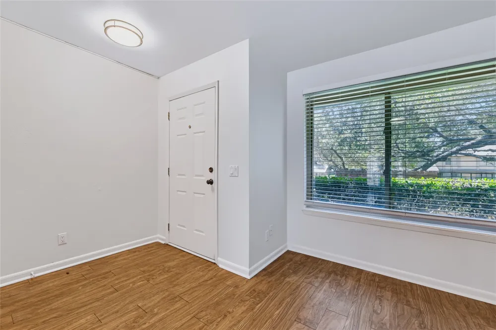 911 W Village Lane Austin, TX 78758