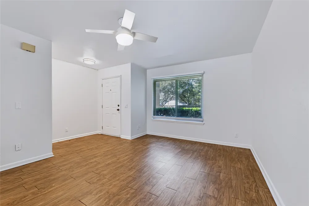 911 W Village Lane Austin, TX 78758