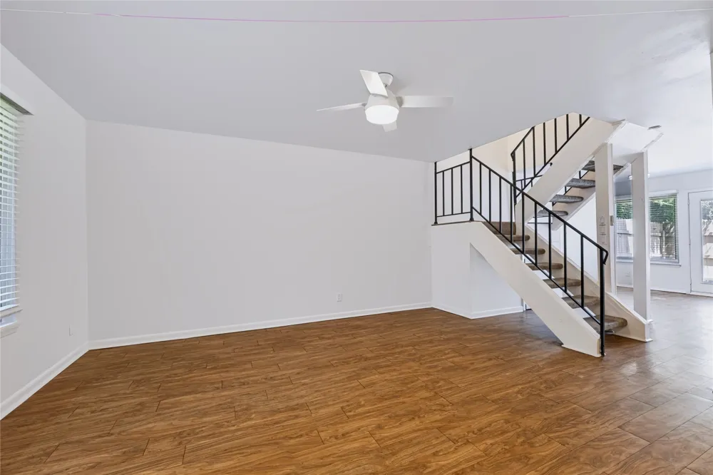 911 W Village Lane Austin, TX 78758