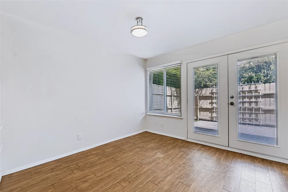 911 W Village Lane Austin, TX 78758