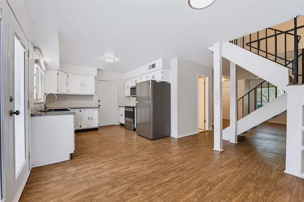 911 W Village Lane Austin, TX 78758