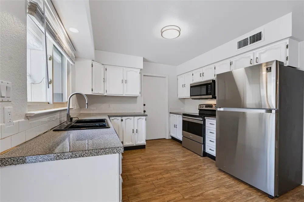 911 W Village Lane Austin, TX 78758