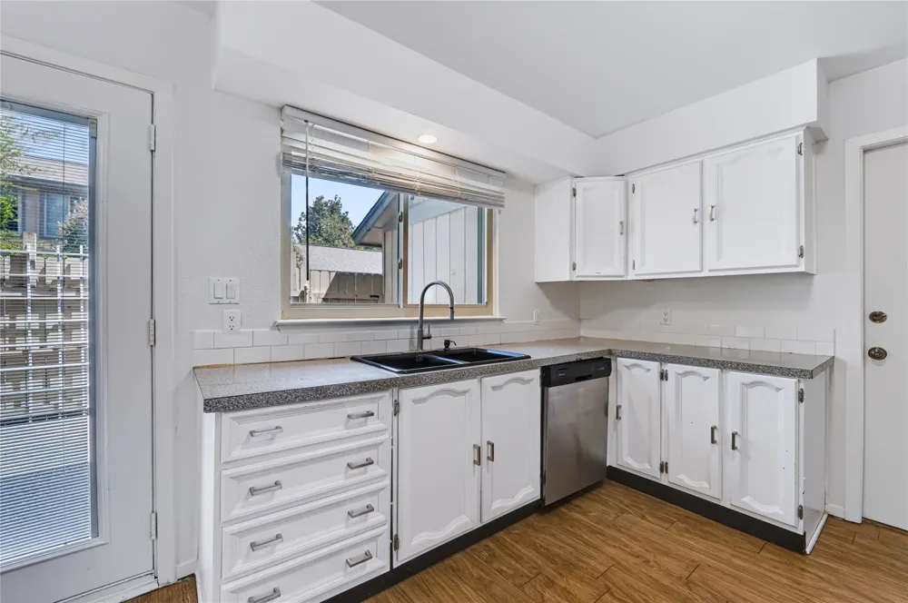 911 W Village Lane Austin, TX 78758