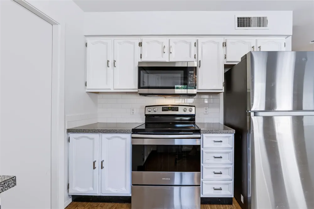 911 W Village Lane Austin, TX 78758
