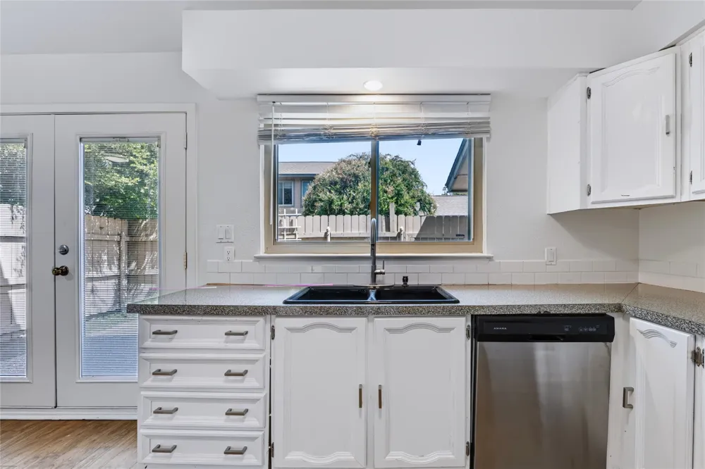911 W Village Lane Austin, TX 78758