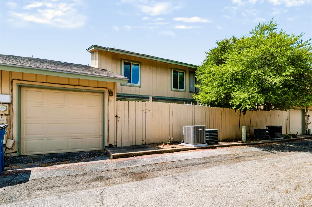 911 W Village Lane Austin, TX 78758