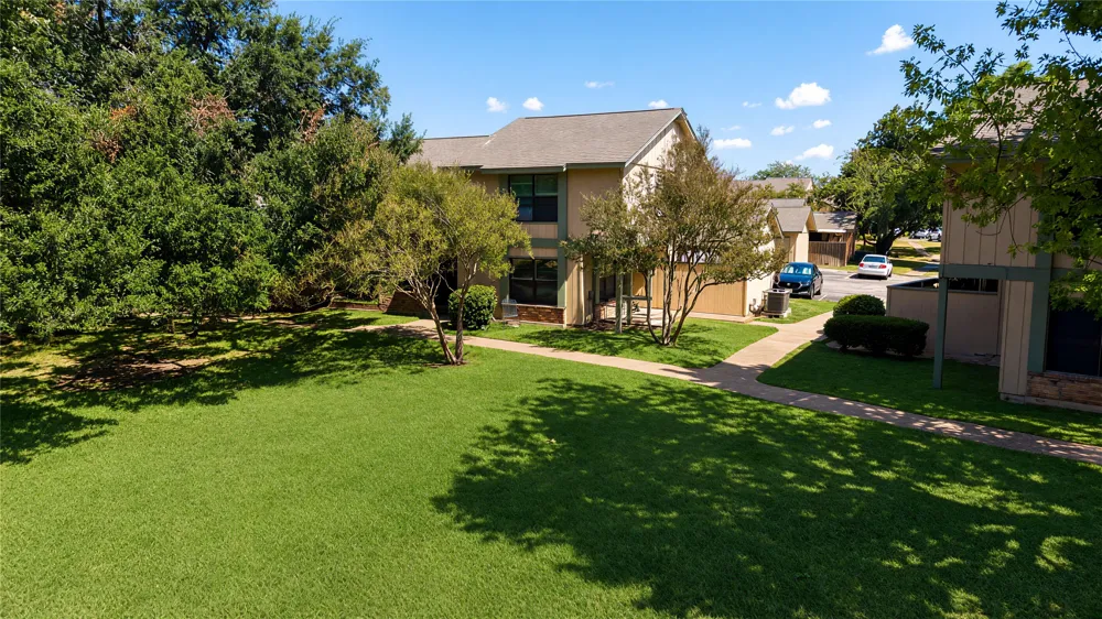 911 W Village Lane Austin, TX 78758