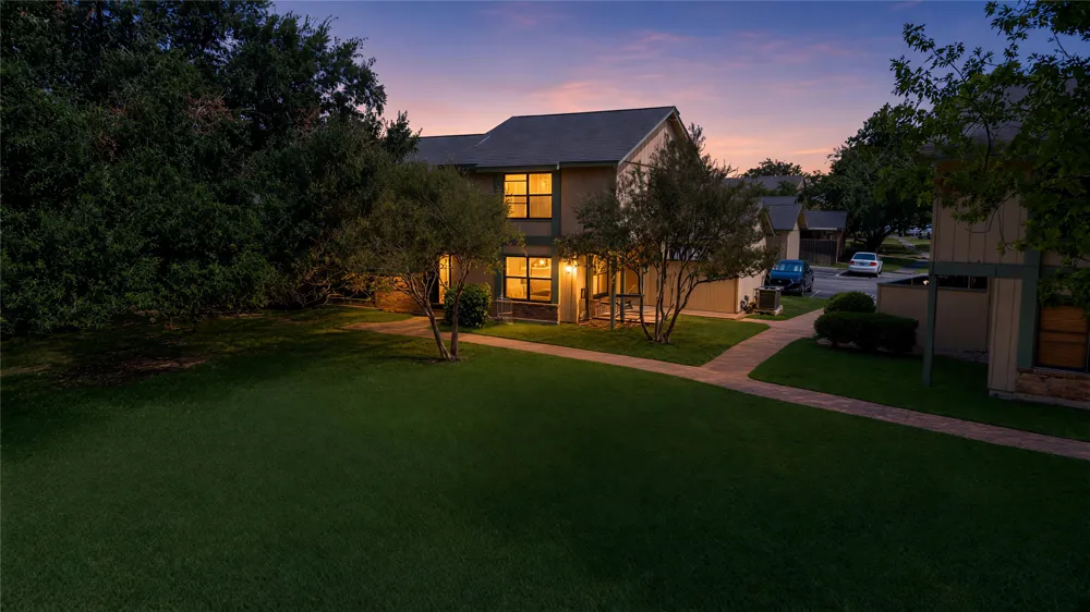 911 W Village Lane Austin, TX 78758