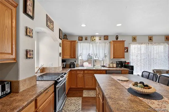 11886 Helena Street Commerce City, CO 80022