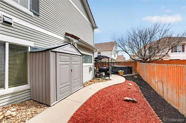 11886 Helena Street Commerce City, CO 80022