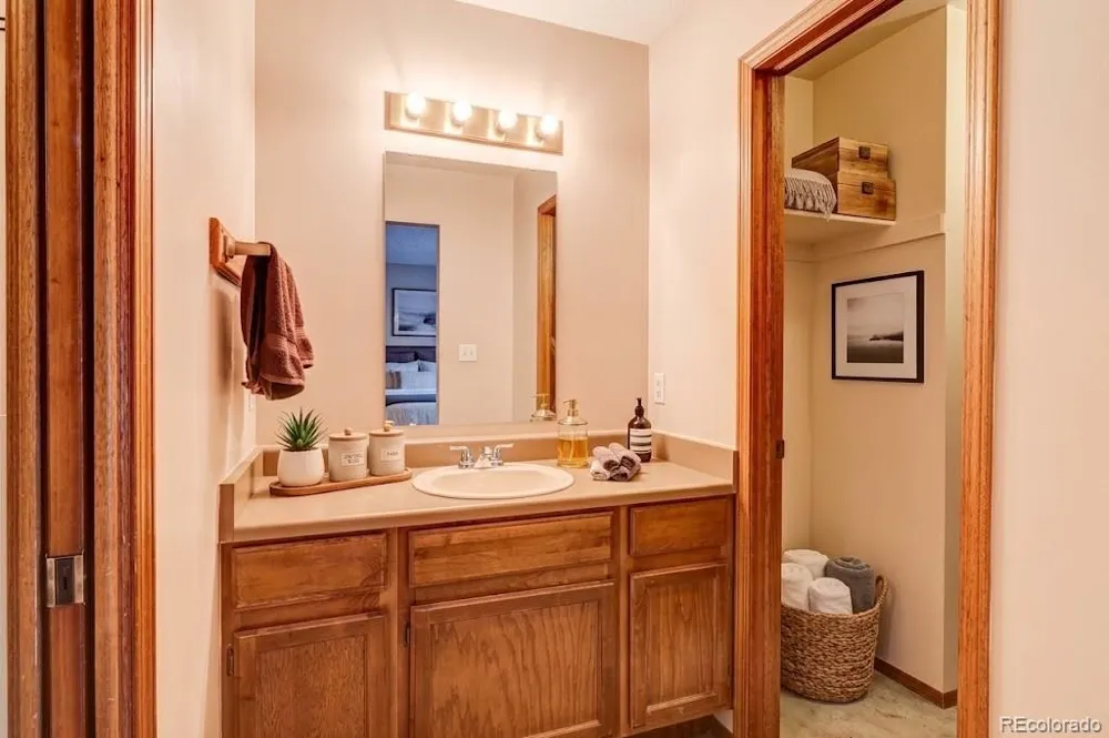 2054 S Balsam Street Lakewood, CO 80227