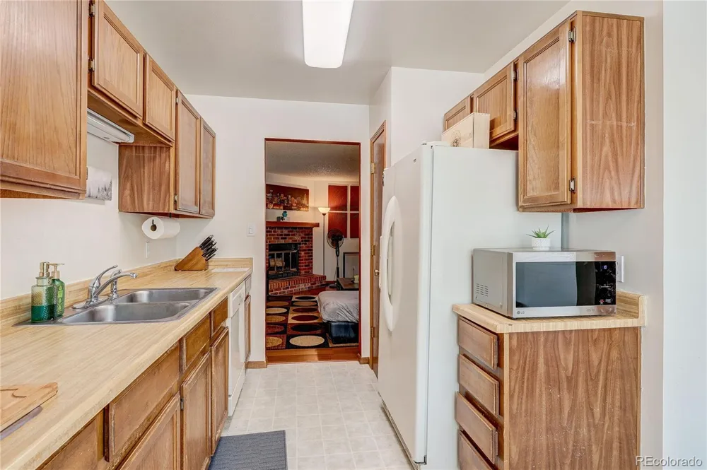 2054 S Balsam Street Lakewood, CO 80227