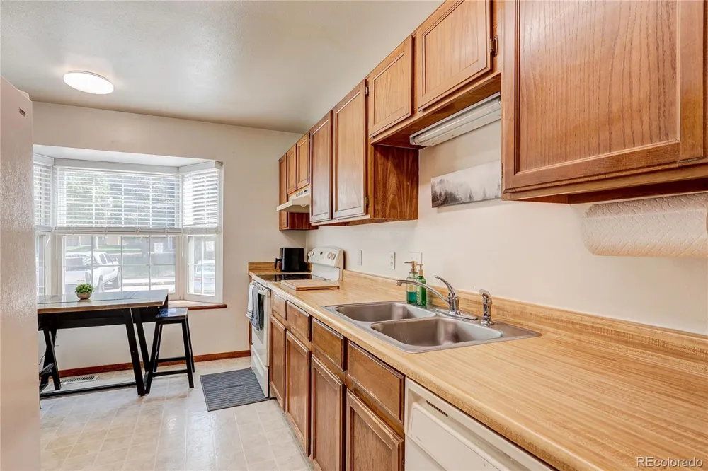 2054 S Balsam Street Lakewood, CO 80227