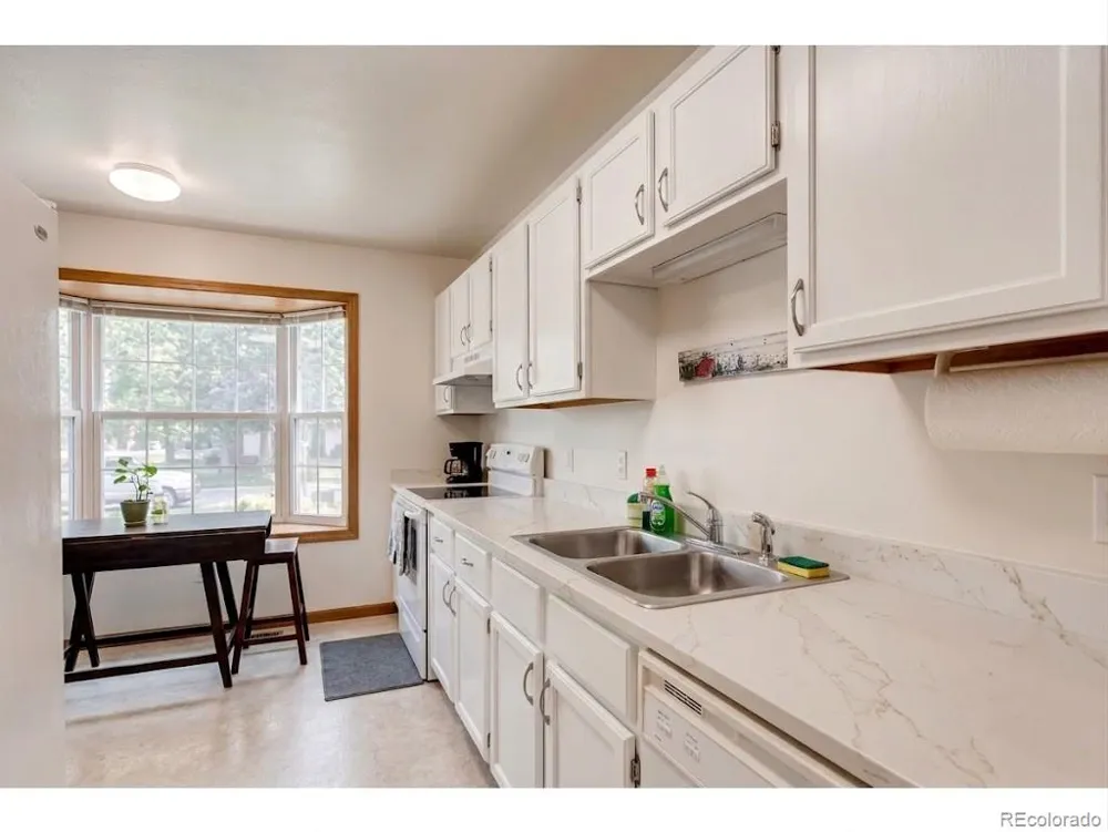 2054 S Balsam Street Lakewood, CO 80227