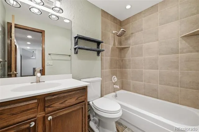 927 Oakwood Drive Castle Rock, CO 80104