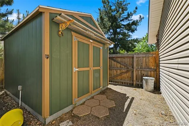 927 Oakwood Drive Castle Rock, CO 80104