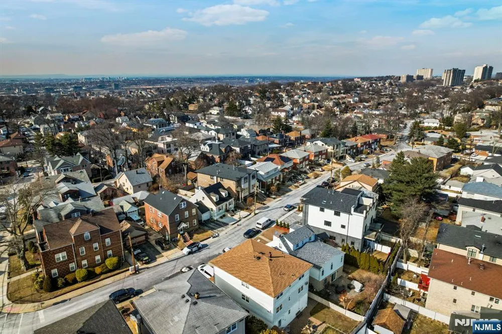 789 Harvard Place Cliffside Park, NJ 07010
