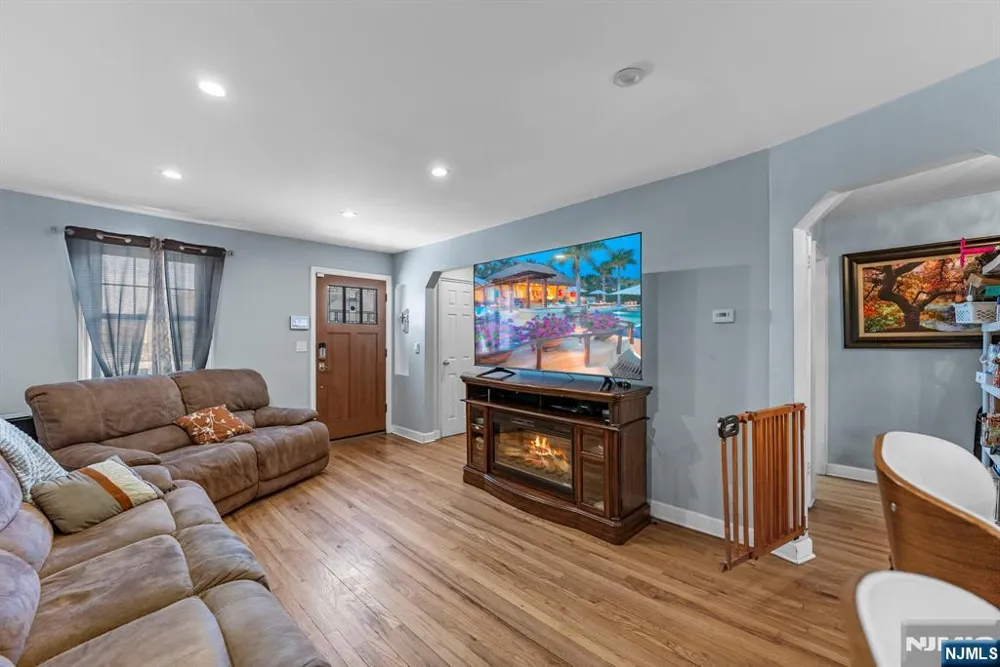 789 Harvard Place Cliffside Park, NJ 07010