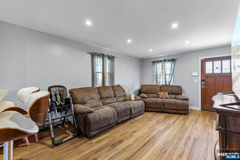 789 Harvard Place Cliffside Park, NJ 07010