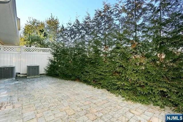 14 Kensington 14 Tenafly, NJ 07670