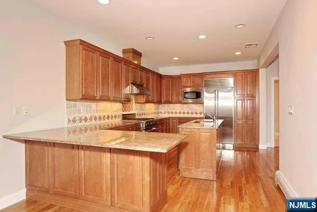 14 Kensington 14 Tenafly, NJ 07670