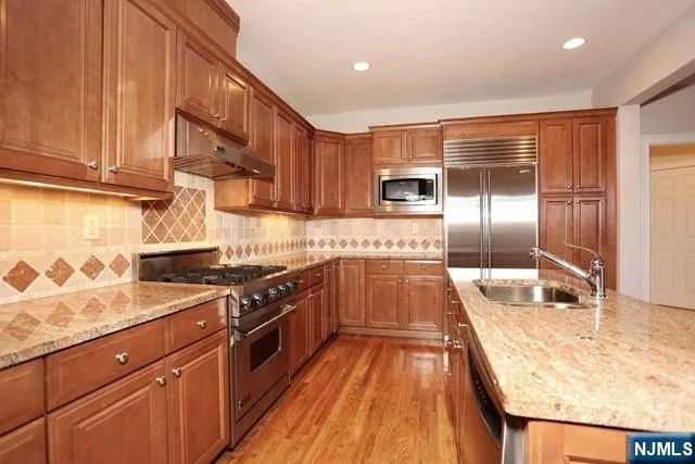 14 Kensington 14 Tenafly, NJ 07670