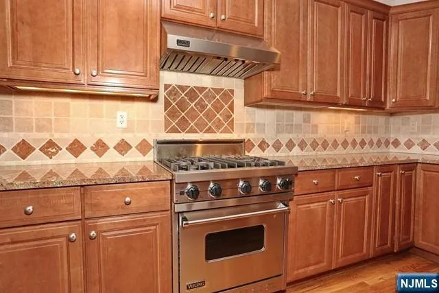 14 Kensington 14 Tenafly, NJ 07670