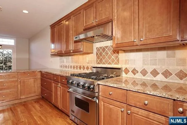 14 Kensington 14 Tenafly, NJ 07670
