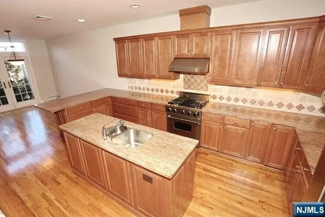 14 Kensington 14 Tenafly, NJ 07670