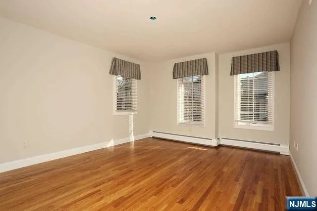 14 Kensington 14 Tenafly, NJ 07670