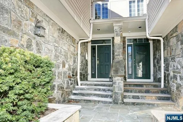 14 Kensington 14 Tenafly, NJ 07670