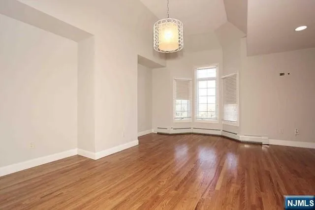 14 Kensington 14 Tenafly, NJ 07670