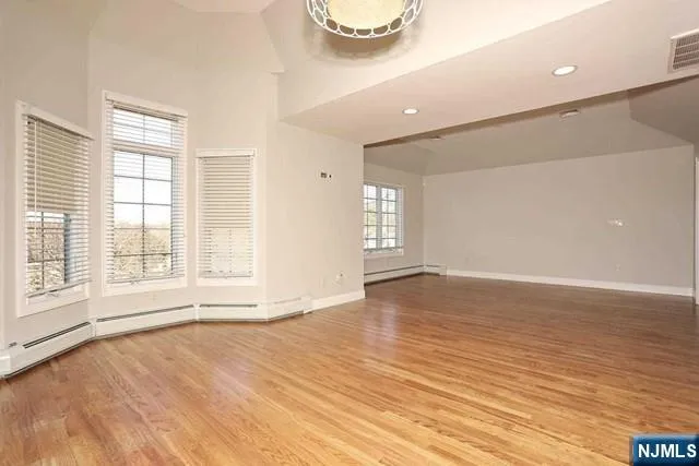 14 Kensington 14 Tenafly, NJ 07670