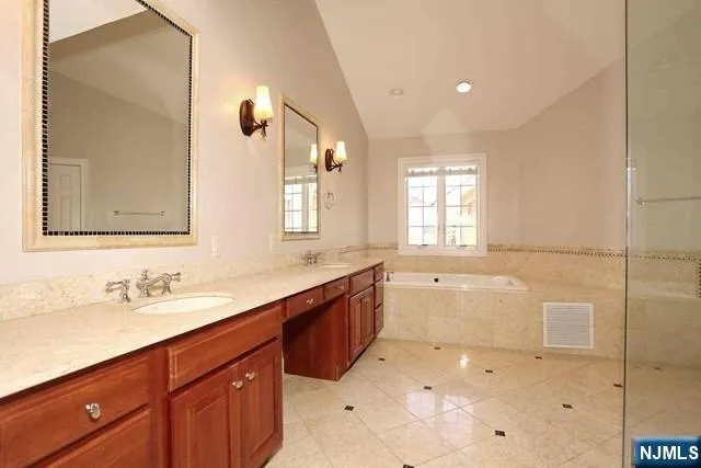 14 Kensington 14 Tenafly, NJ 07670