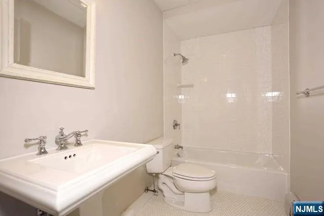 14 Kensington 14 Tenafly, NJ 07670