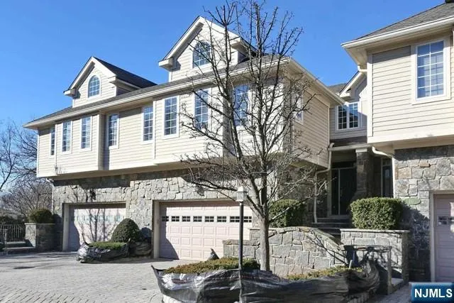 14 Kensington 14 Tenafly, NJ 07670