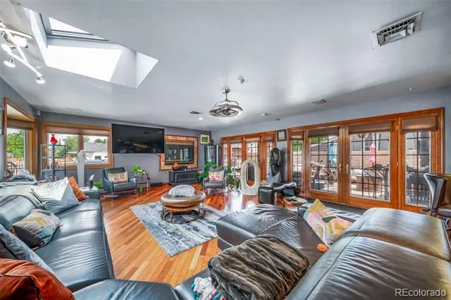 1590 Roslyn Street Denver, CO 80220