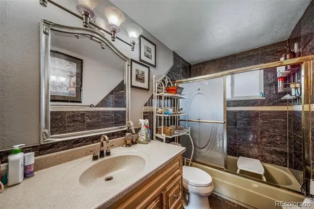 1590 Roslyn Street Denver, CO 80220