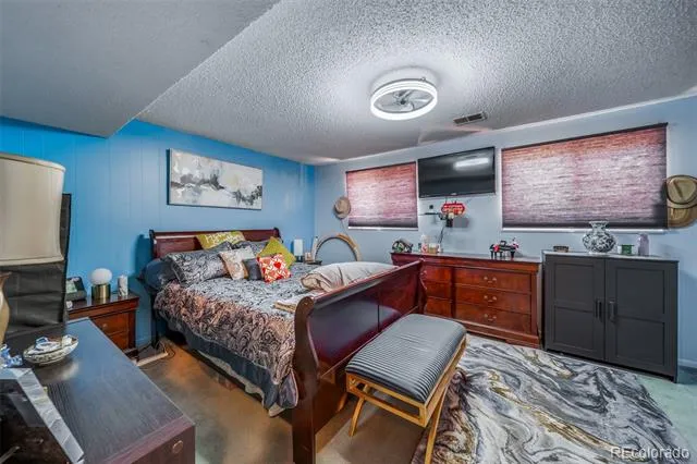 1590 Roslyn Street Denver, CO 80220