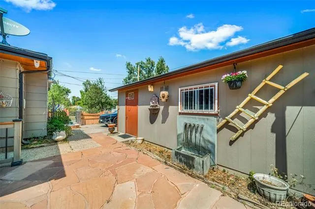 1590 Roslyn Street Denver, CO 80220