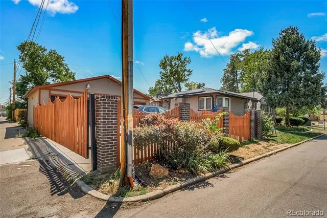 1590 Roslyn Street Denver, CO 80220