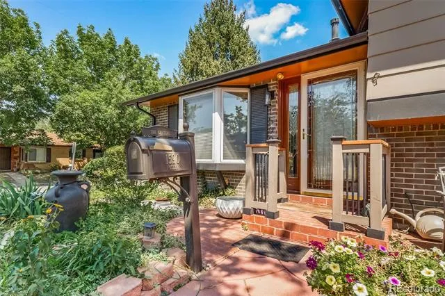 1590 Roslyn Street Denver, CO 80220