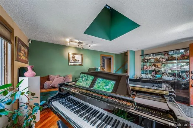 1590 Roslyn Street Denver, CO 80220